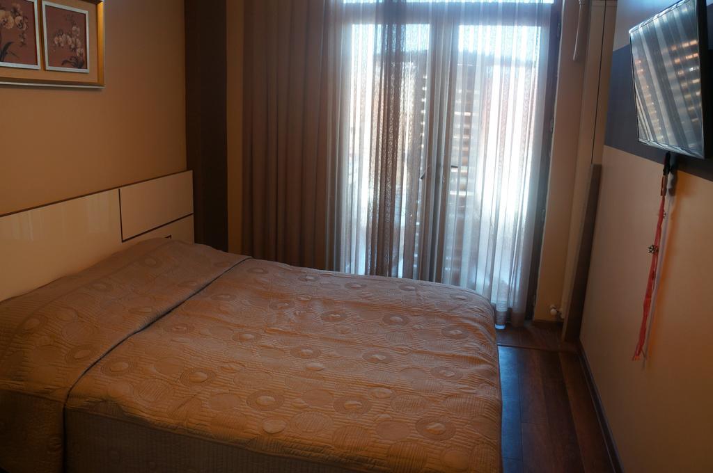 Apartment With Summer Terrace Батумі Номер фото